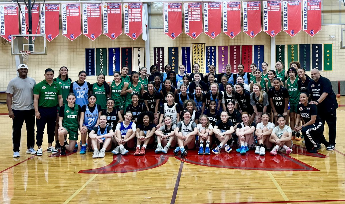Gym was on🔥tonight! Our 15-17U HS teams were able to compete against the Mexico National FIBA 17U Team! A very talented group of young women and good luck to them the rest of the summer 🇲🇽 We appreciate Coach Carlos for the opportunity and experience!