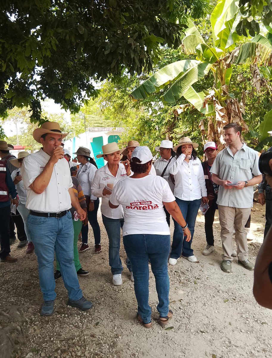 juanc_hdez's tweet photo. Así fue como el día de hoy caminaron haciendo una excelente dupla la Mtra @YolandaOsunaH y el amigo "" Caliche" @CalicheIRos  en la R/a torno largo 1era
La ciudadanía , mostró gran apoyo a favor del Movimiento de la 4ta Transformación
#MorenaVa #CalicheVa OsunaVa  #6De6 #JcVidal https://t.co/ZTDPu6TRQL