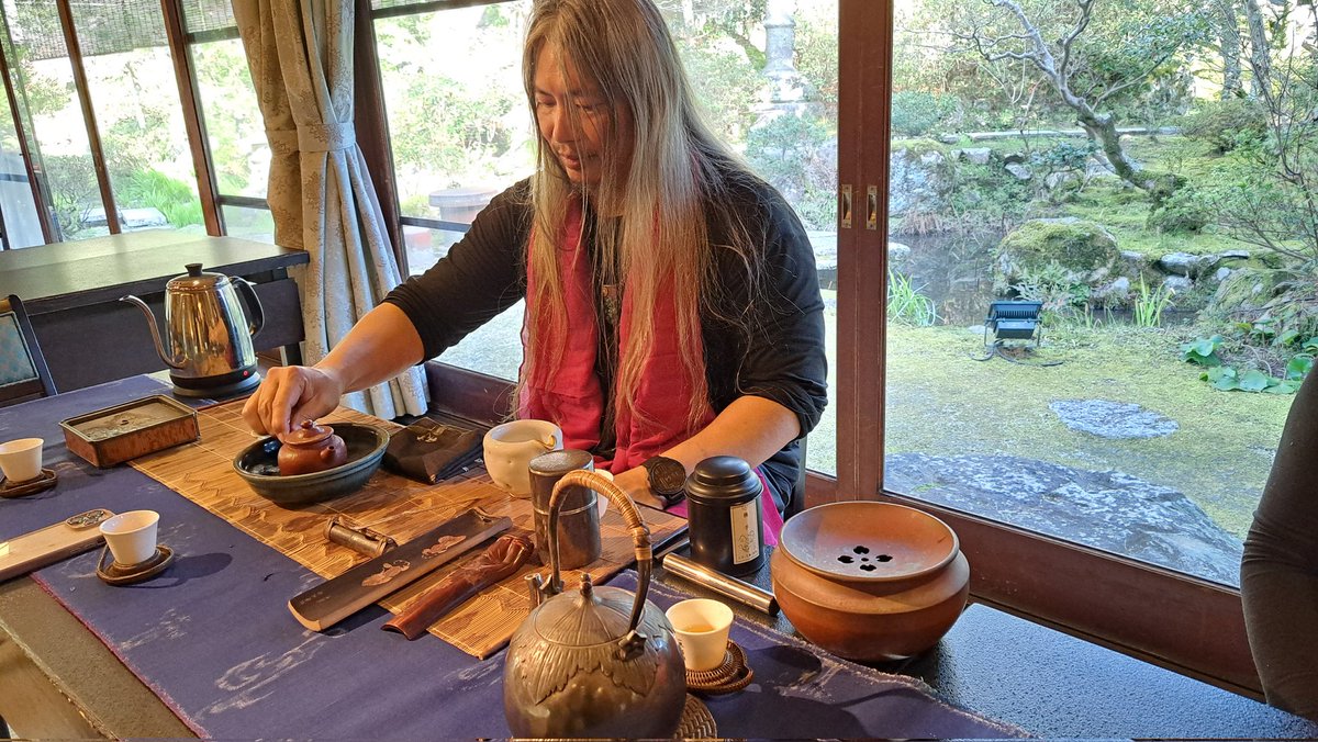 Yesterday we held a small event at work showcasing Taiwanese Tea Ceremony. As someone who has attended and narrated dozens of Japanese Tea Ceremonies, it was fascinating to experience another style. The focus of Taiwanese Tea Ceremony is on the flavour rather than the ritual.