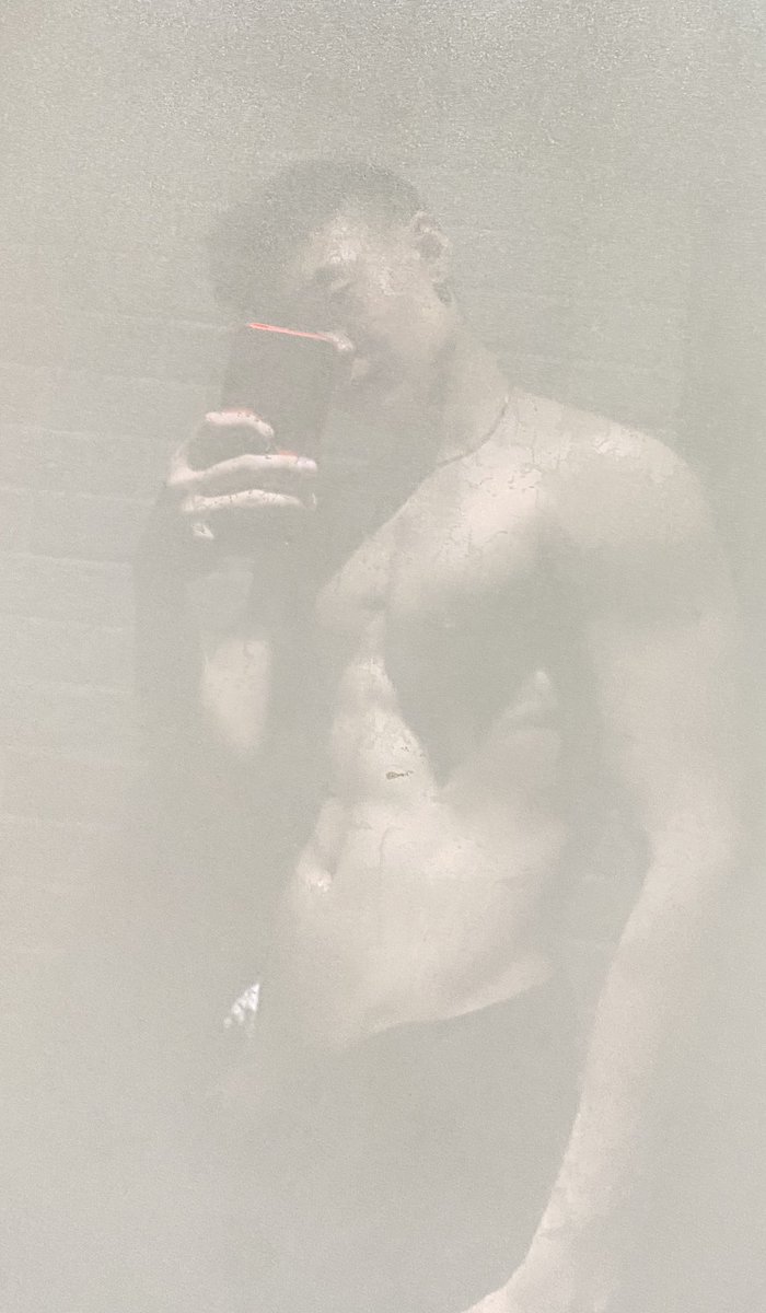 裤子都没提好就拍了，好像能看到一点🪝8