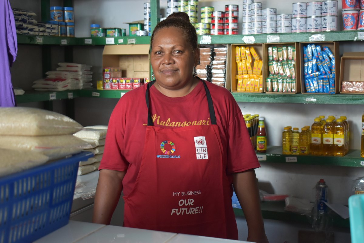 UNDP_Pacific's tweet photo. In Auki, the provincial capital of Malaita Province in Solomon Islands 🇸🇧, the town's market is a melting pot of economic activity. Read more at the following link about Auki's women market vendors, a driving force for local economic development: https://t.co/TOIfwIIepM https://t.co/KHKGSJpkfH