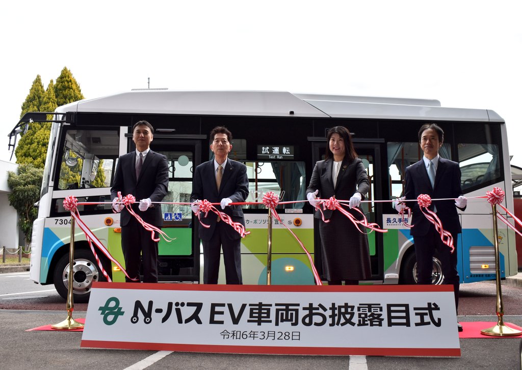 Kikanryu_2290's tweet photo. 2024/3/28  長久手市N-バス
7304【名古屋】BYD J6 2.0
試運転

4月1日頃からN-バスEV車両の運行が開始することになり、お披露目会が市役所バス停にて開催されました。
式典後に、市役所⇔長久手古戦場駅区間の体験乗車が行われました。
また、N-バスの新旧車両の2ショットも撮ることができました。 https://t.co/7mUsFi47kI