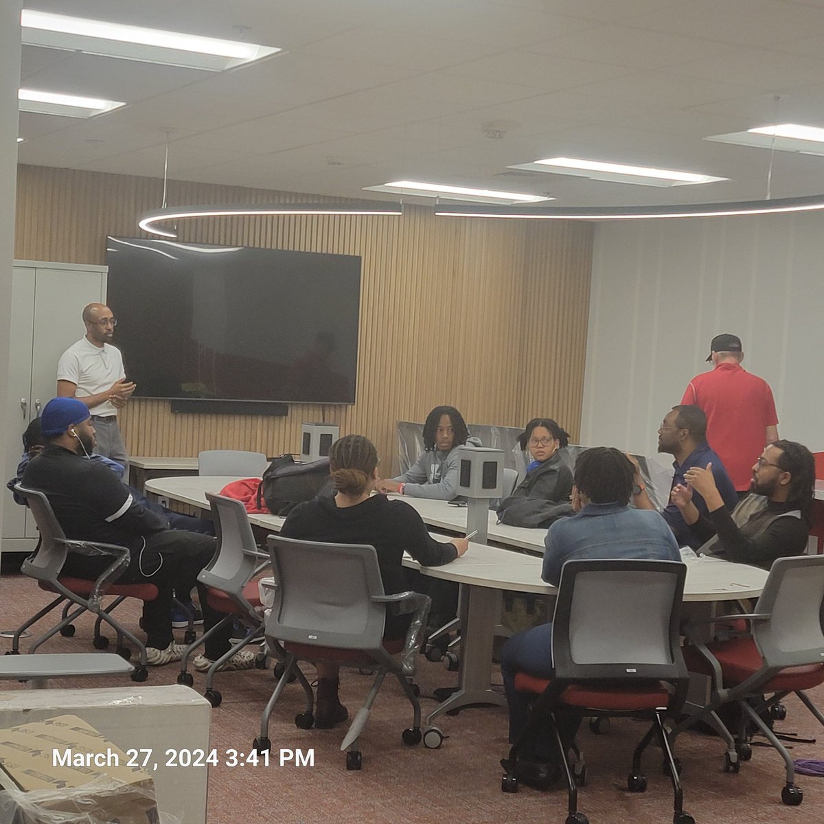 Look at this beautiful picture of @WSSURAMS faculty, staff, and students being the FIRST to use the NEW Winston-Salem State University Digital Innovation Lab funded by @Adobe. In two weeks (4/9), we have our grand opening event.