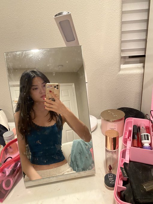 goodnight from me, a dirty mirror, and chia https://t.co/4Ox7efcfzl<a href="/tag/hungergames"class="tags"><span>#hungergames</span></a><a href="/tag/theballadofsongbirdsandsnakes"class="tags"><span>#theballadofsongbirdsandsnakes</span></a>