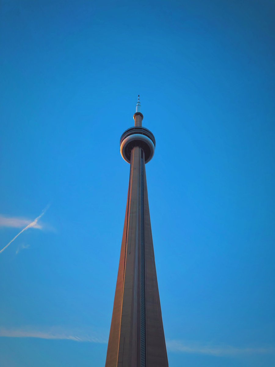 Look to the sky… 🤌

#CNTower #Toronto