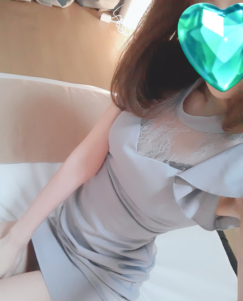 Aroma_ran8's tweet photo. 🌿🍀出勤🌿🍀

またまた久しぶりに。。。💚

今日は17時まで🐶✨

新しいワンピースでパチリ🎀✨
ご予約お待ちしております🌿
#アロマエメラルド
#メンズエステ https://t.co/lyQoHLIVlh