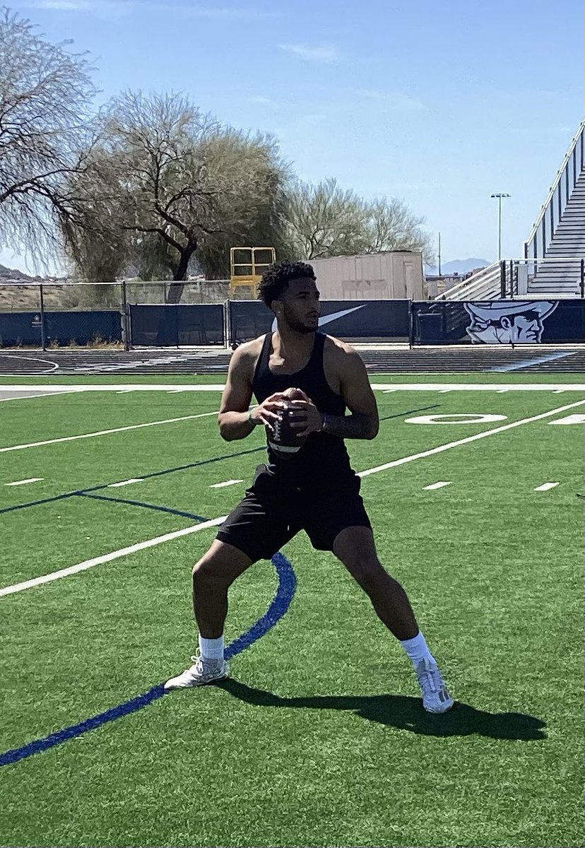 <a href="/jalendaniels_/">Jalen Daniels</a> putting some good work in! <a href="/elev8academy/">Elev8 Sports Academy</a> <a href="/quarterbackmag/">Quarterback Magazine</a>