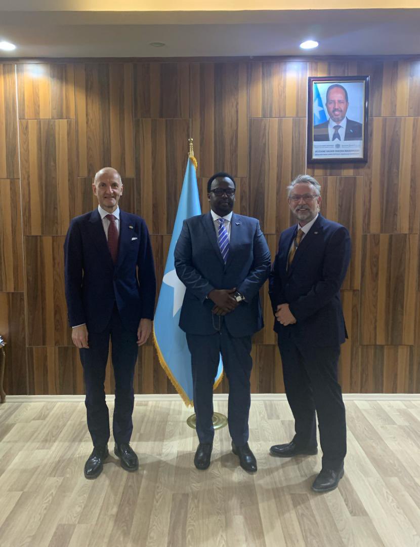 A pleasure seeing the Deputy Prime Minister @SalahJama again and being able to introduce Chris Pycroft, our recently arrived Development Director. We had a detailed discussion about the constitutional review process and climate finance issues. @PycroftC @UKinSomalia