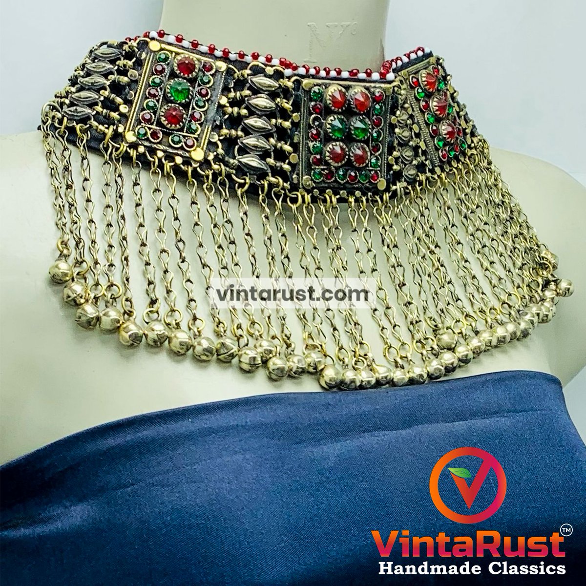 Vintage Long Bells Collar Choker Necklace.

Shop Now: buff.ly/4886ZO0

#VintageJewelry #ChokerNecklace #CollarNecklace #BellAccents #RetroGlamour #TimelessElegance #FashionStatement #HandcraftedBeauty #EverydayChic #SpecialOccasion #ShopSmallBusiness #JewelryObsessed