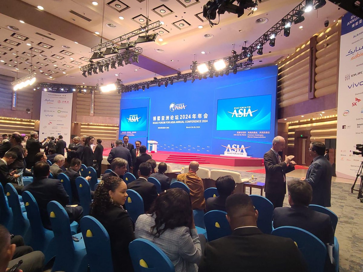 HAPPENING NOW: The Dominica delegation is at BOAO Forum for Asia Annual Conference 2024 as Prime Minister Roosevelt Skerrit prepares to address the gathering. #BOAO #ChinaDominicaRelations #GlobalLeadership #DynamicDominica