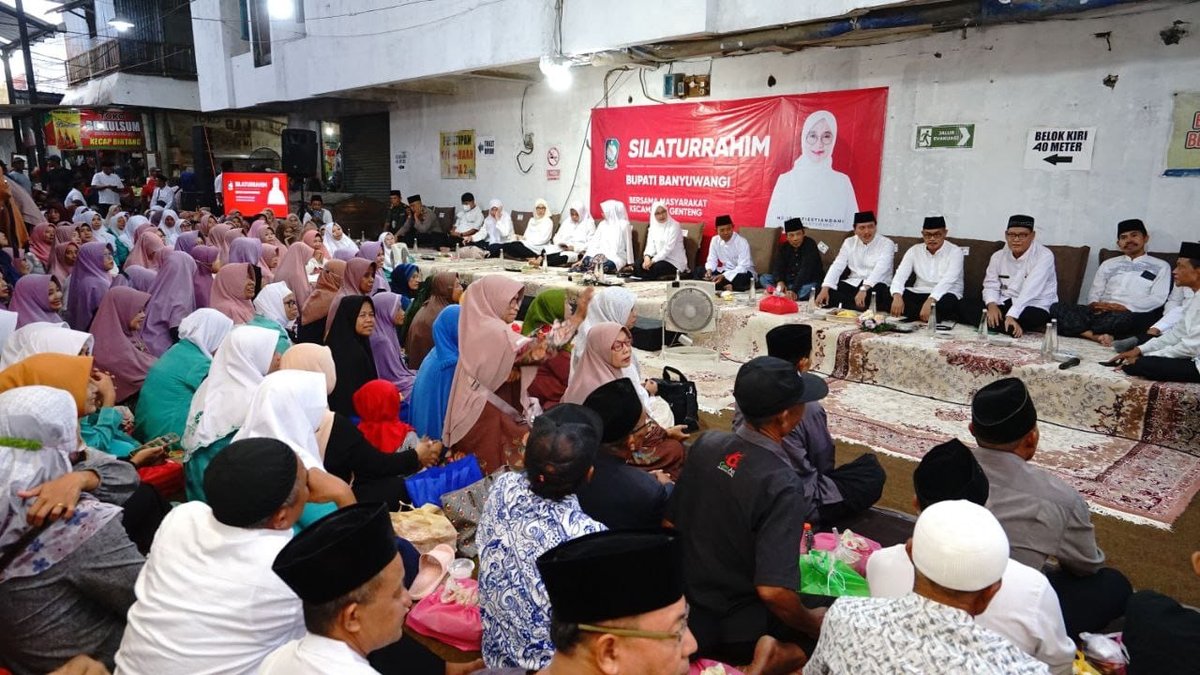 Buka Bareng Warga Pasar Genteng, Bupati Ipuk: Pejuang Ekonomi dlvr.it/T4k4wT