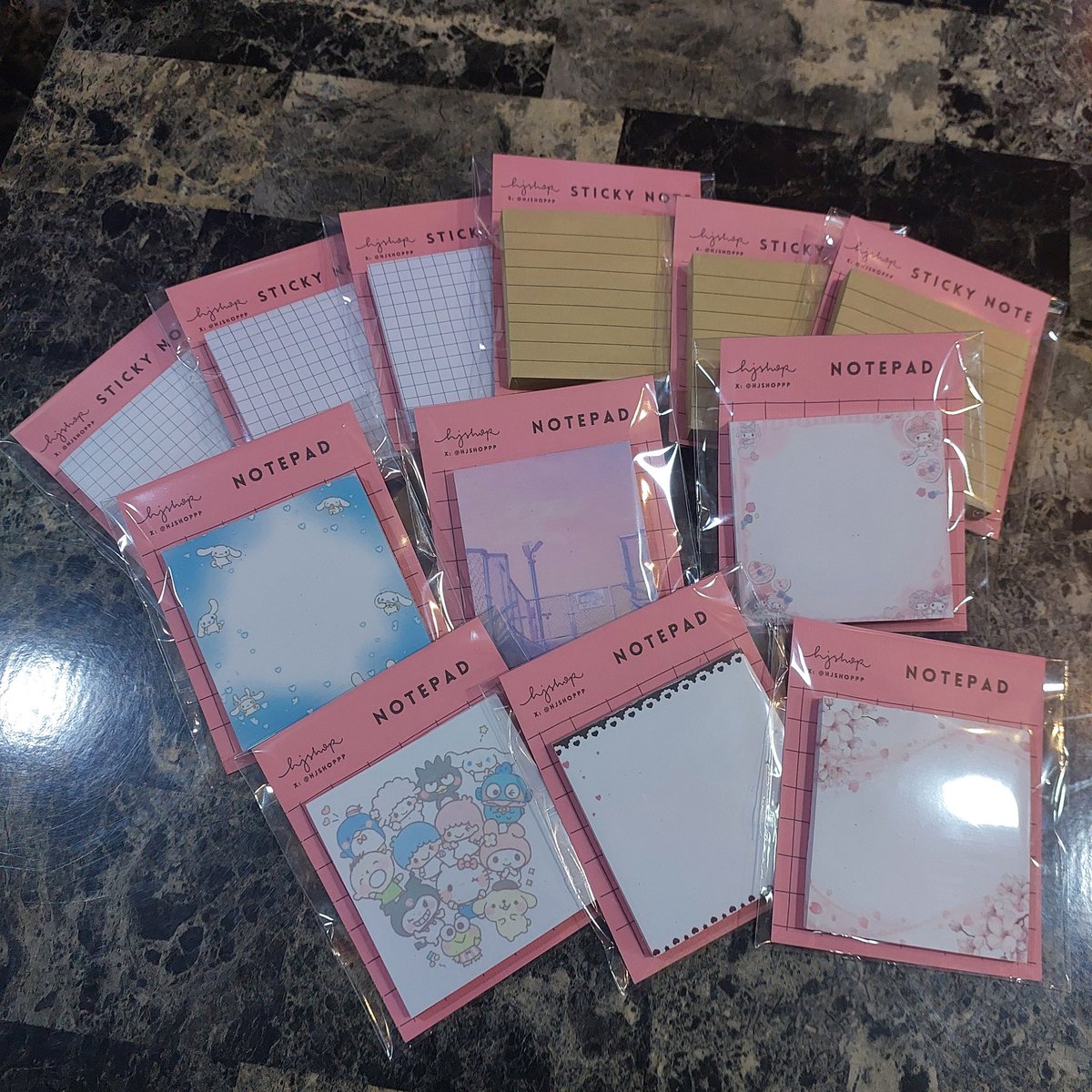 HJshoppp's tweet photo. customized notepads~~ still accepting orders~ just dm us or @hoonkicartzz_ :)

#printsbyhj https://t.co/d70L5xg7nS