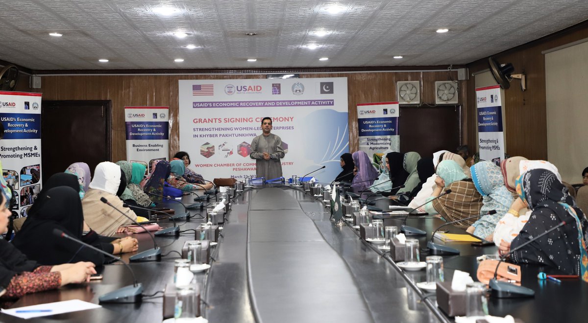 USAID-ERDA is teaming up with women entrepreneurs in Khyber Pakhtunkhwa to improving economic growth! With over 100 home-based food enterprises, commercial stitching units, and personal care enterprises receiving support, we're empowering women-led enterprises across KP,