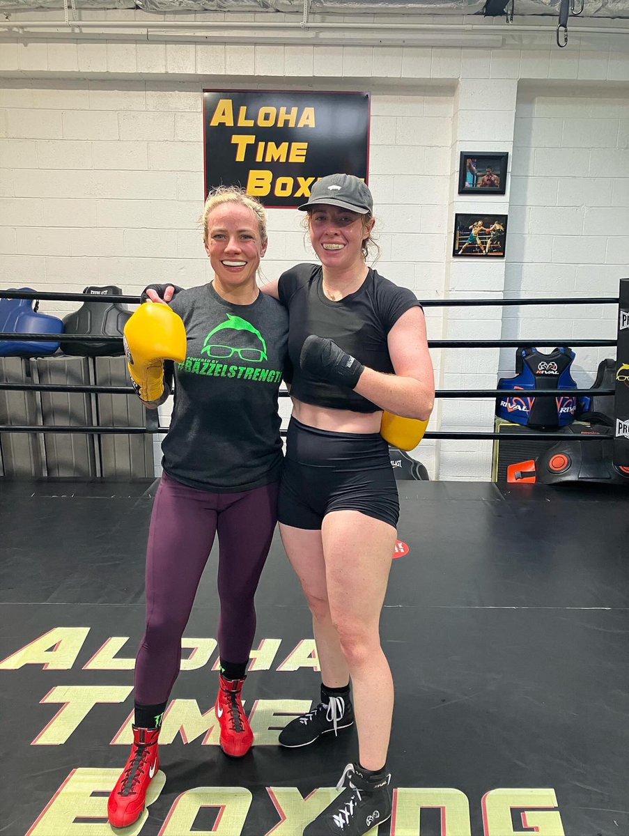 One of my favourite things about moving into Pro Boxing, is the women I get to meet and work with ❤️ I had no ladies my size to work with when I was doing MMA, who knew that there were a few right around the corner 🤷‍♀️ I just needed to step outside my comfort zone LIG ❤️