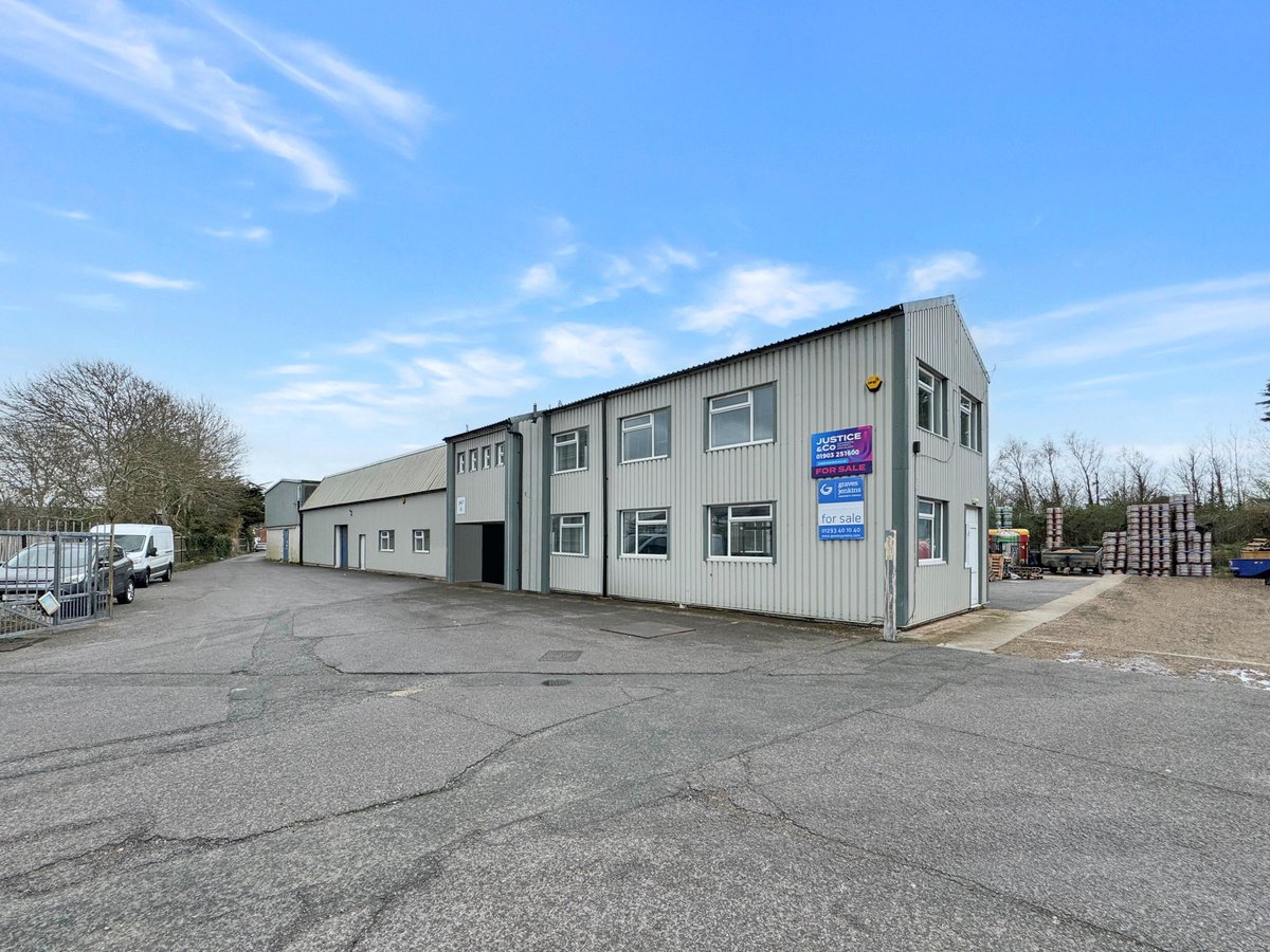 EachEstate's tweet photo. #Industrial #Warehouse #Distribution / #TradeCounter / #Business Unit
#BN13 #Worthing
Canterbury Road To Sell 8,865 sf
https://t.co/JnASyhBQq9
A substantial warehouse of steel portal frame externally clad under..
At the entrance to the Garcia Trading Estate off Canterbury Rd.. https://t.co/h7srjcKwM1