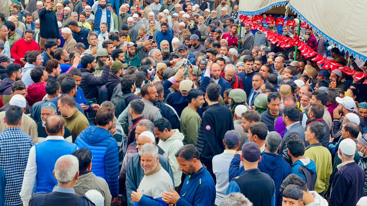 JKNC_'s tweet photo. Jammu and Kashmir National Conference (JKNC) Vice President @OmarAbdullah energized a vibrant crowd at a massive public gathering in Sopore. The event, meticulously orchestrated by constituency incharge Irshad Kar, resonated with the fervor of the region's political aspirations. 

#HalHiHaiHalHarBar