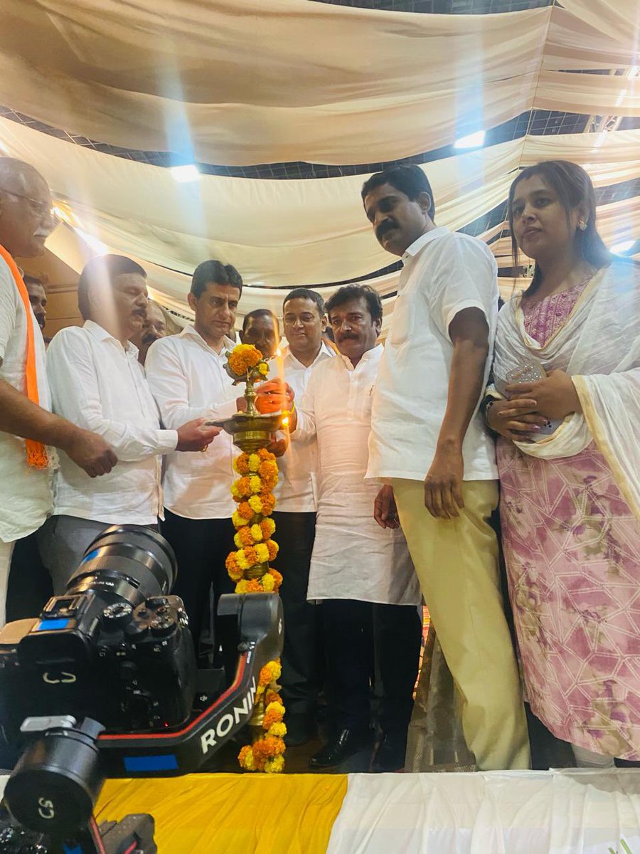 Bengaluru Central is all set to vote for a change in the #LokSabhaElection2024 Glimpses from the workers meet held at CV Raman Nagar in support of our candidate Shri @MansoorKhanINC MP Shri @ChandrashekarMp, DCC (East) District President Shri @GounderNandu, Shri M Narayan…