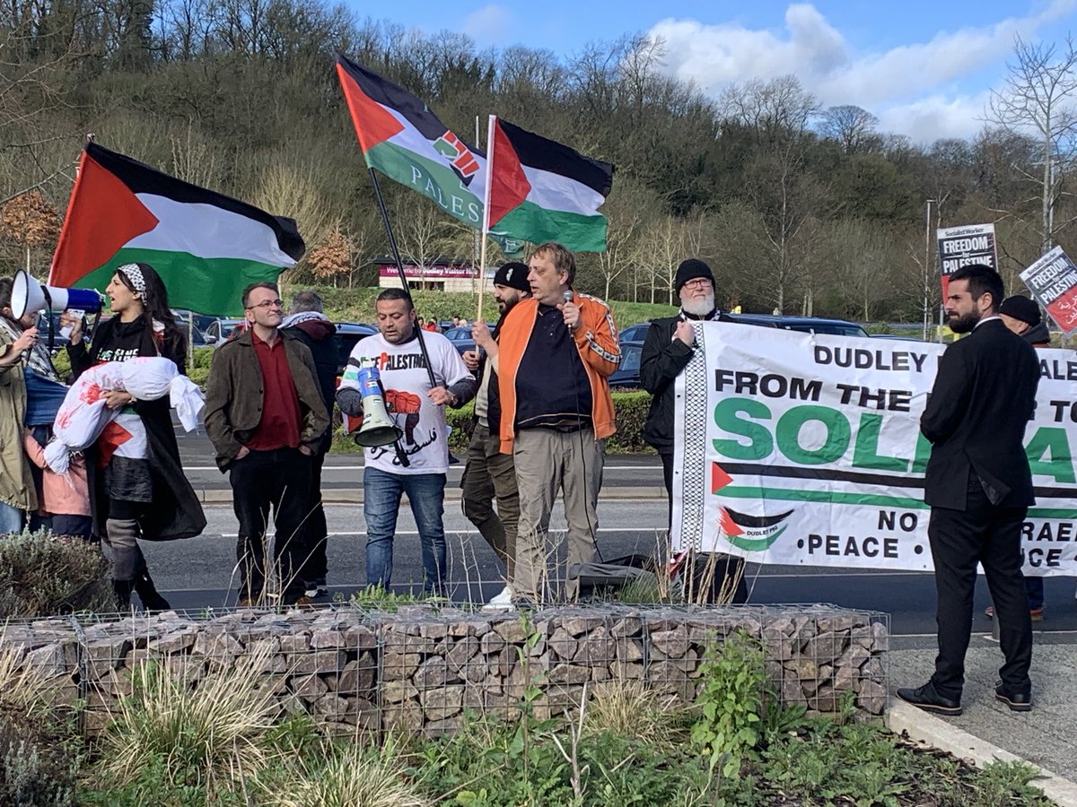 There is a small but vocal pro- Palestinian demonstration outside ⁦@UKLabour⁩'s local election launch in the West Midlands.