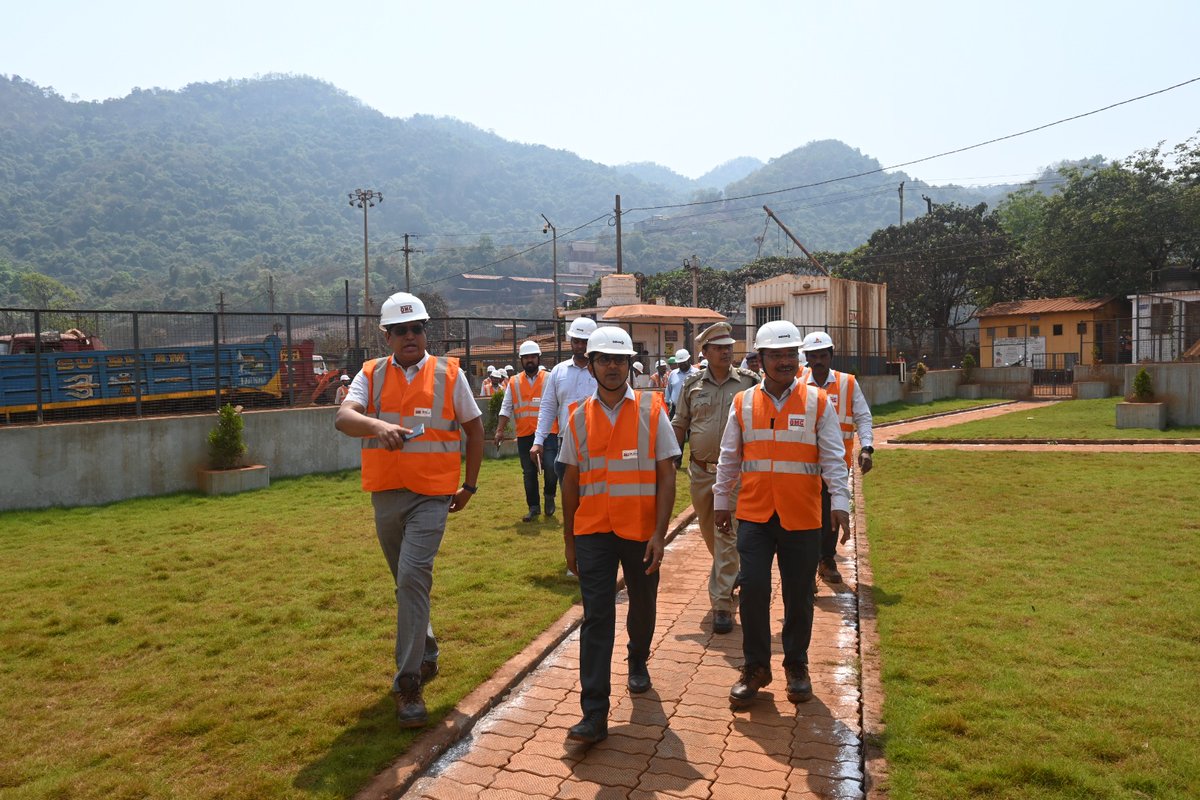 Shri Balwant Singh, MD, OMC along with Directors &amp; senior officials visited Daitari to assess the mining operations. MD reviewed the preparedness to enhance the production capacity. #MiningHappiness