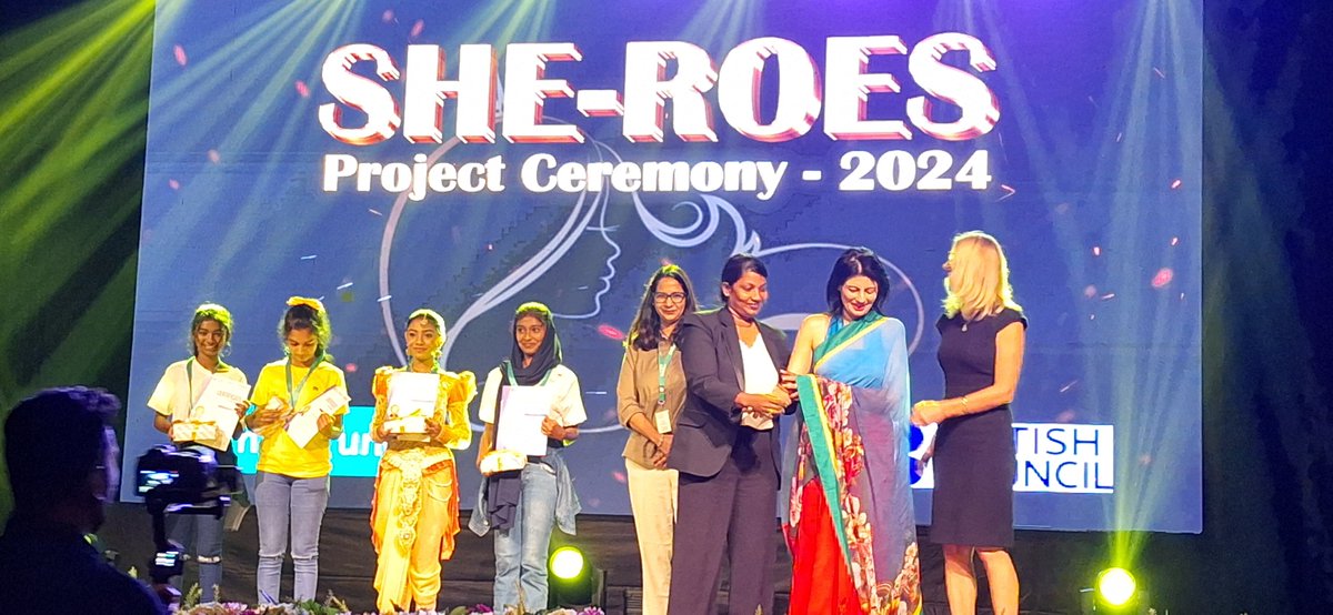 lkBritish's tweet image. Our recent She-roes competition with @ChildFund empowered girls to honour local female role models on a poster. Special guest Nayana Ashcharya, 🇱🇰&apos;s first visually impaired fashion designer, joined us as special guest. Congratulations to all participants! 

#EnglishProgrammes
