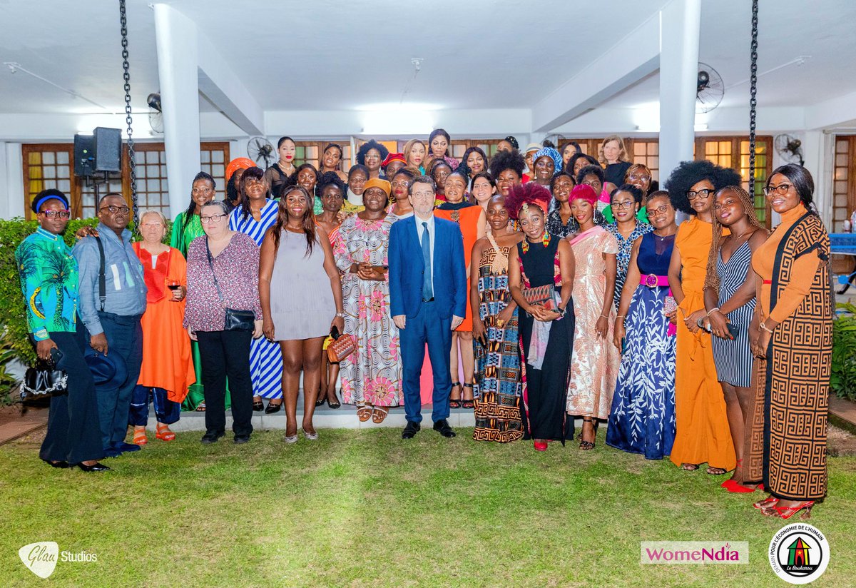 J'ai pris part le 14 mars dernier à la célébration de la Femme au Consulat de France #Douala. Un moment convivial au cours duquel j'ai fait la rencontre d'autres femmes entrepreneures dont la très charismatique Kate Fotso qu'on ne présente plus.

<a href="/LeBoukarouCMR/">Le Boukarou</a>  et <a href="/Parlerdelles/">Association Parler D'Elles</a>