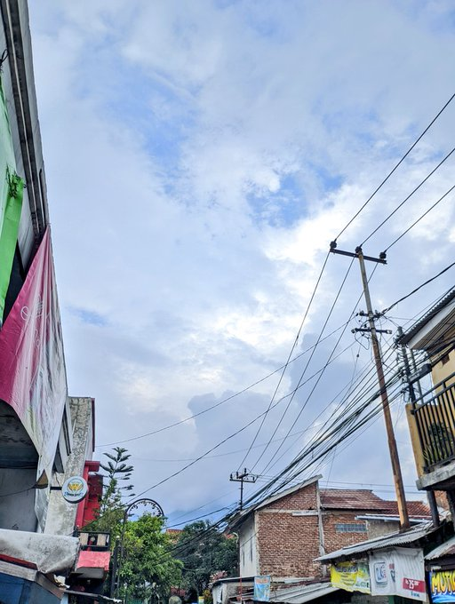 PRFMnews's tweet image. 16.33 RT @DenCybr  : Katanya Bandung hujan, da di Bandung timur mah ga hujan.