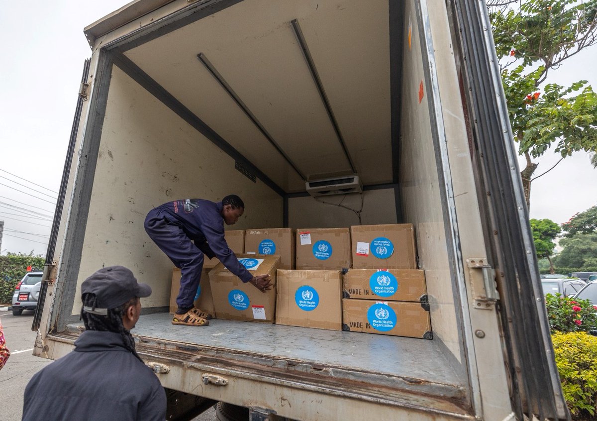 WHO Kenya today handed over 940 tablets to the Ministry of Health, an effort to support MOH's digitalization goal & to manage data in the immunization schedule. Handing over the tablets, WHO Repr A Diallo said the gadgets will help to improve data quality & make it verifiable.