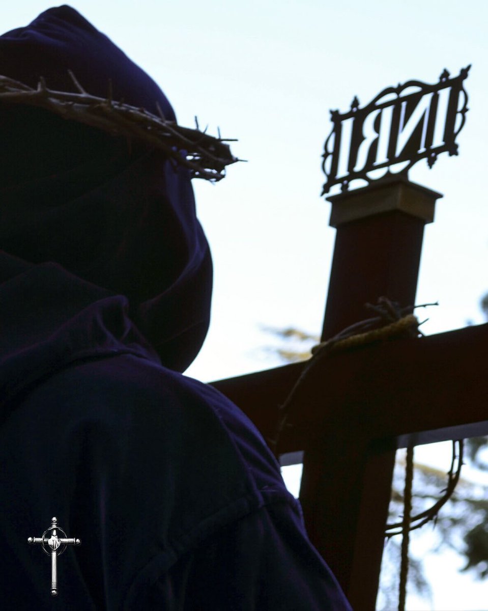 Jueves Santo

Cristo, Señor nuestro, verdadero y único sacerdote. El cual, al instituir el sacrifico de la eterna alianza, se ofreció a sí mismo como víctima de salvación, y nos mandó perpetuar esta ofrenda en  conmemoración suya.