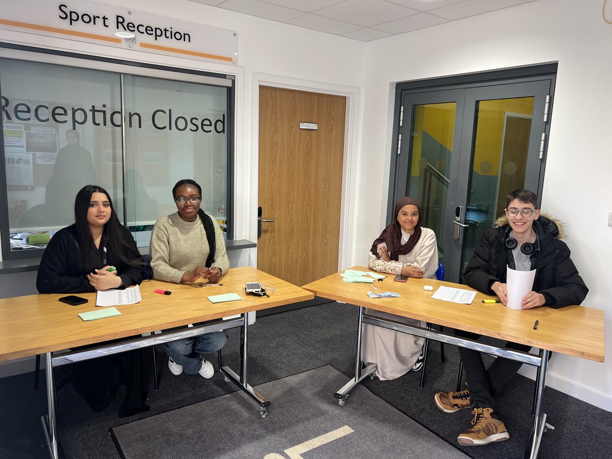 LutonSixthForm's tweet image. Last night, we held our first Iftaar event at the college- managed by our Student Council. A beautiful evening of good company, great food and the coming-together of our incredible college family. 

We shared not just a meal, but a moment of connections and understanding. ❤️🌙