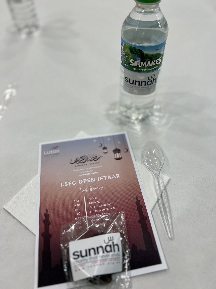 LutonSixthForm's tweet image. Last night, we held our first Iftaar event at the college- managed by our Student Council. A beautiful evening of good company, great food and the coming-together of our incredible college family. 

We shared not just a meal, but a moment of connections and understanding. ❤️🌙