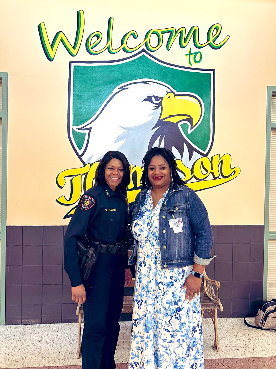 What a honor to have @HISDPolice Chief Garner stop by to visit @Thompsonhisd. @SamuelBrazielSr @TheBrameE @nwhite4002 @ChanteGary @AlandraBrewing1