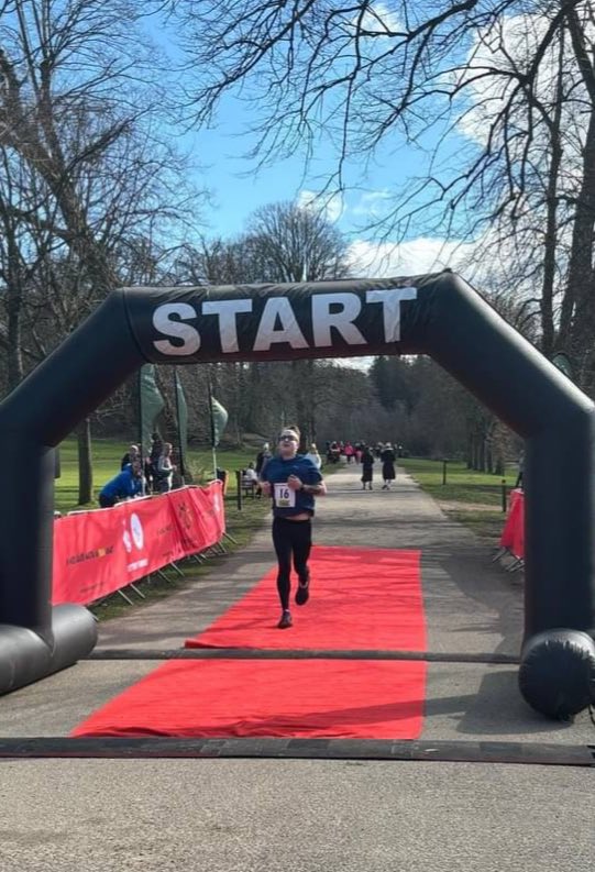 Well done to client Joe who completed the Forth Valley 10K Trail Race last Sunday 🥇🏃‍♂️ 🏆 🏃 Such a huge achievement 👏👏 Joe we hope you got a lot of benefit from your sports massage yesterday 😊 #trophythursday #everyrunner #forthvalley10ktrailrace #MHM ⭐️ 💛