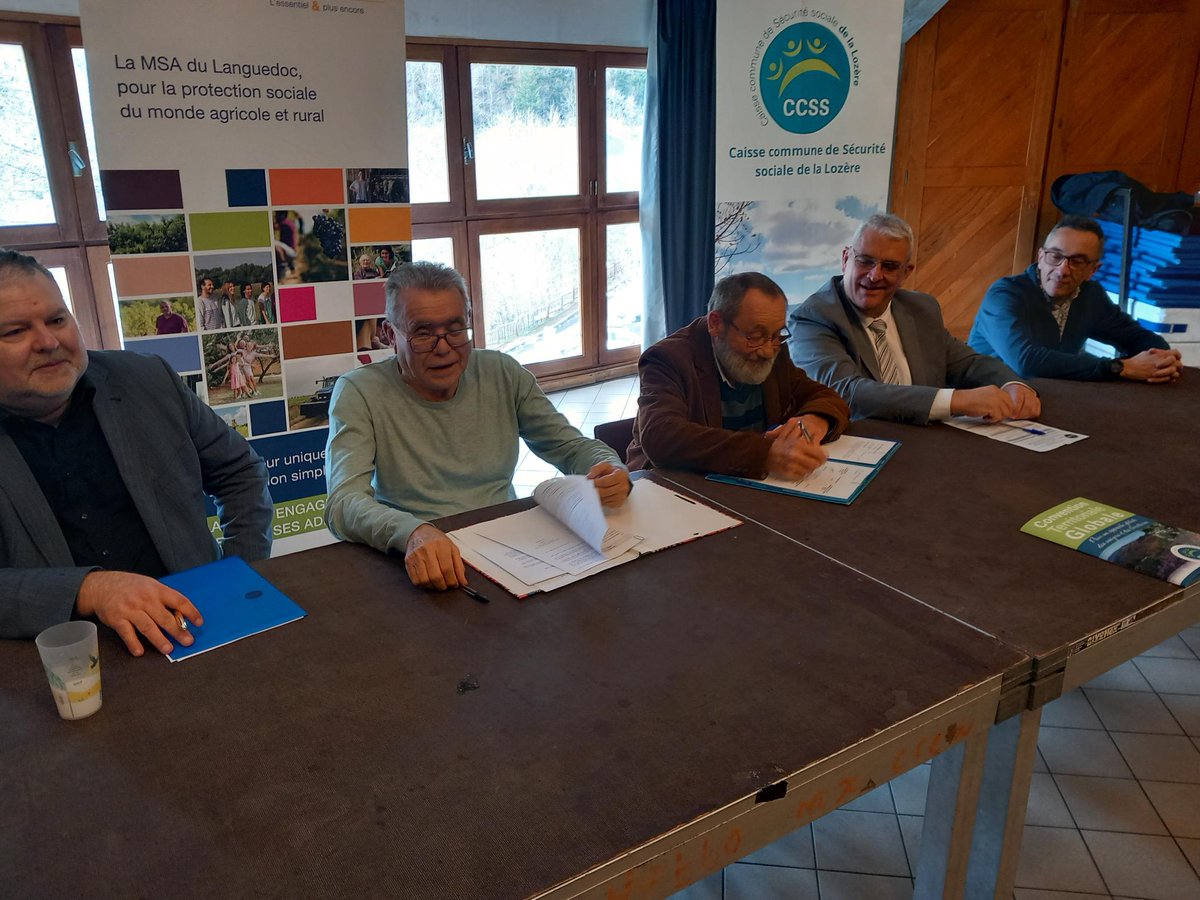 La #MSALanguedoc a signé la Convention Globale Territoriale sur la Com de com Cévennes au Mont Lozère. Cette démarche soutient les familles du territoire dans leurs besoins (politique enfance jeunesse, parentalité, animation de la vie sociale, numérique et accès aux droits).