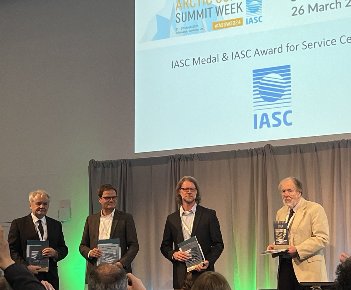 #MOSAiC expedition leader Markus Rex and his co-leaders Matthew Shupe and Klaus Dethloff received the @IASC_Arctic Award for Service 2024. Congratulations! 💐#ASSW24 📸Annette Rinke