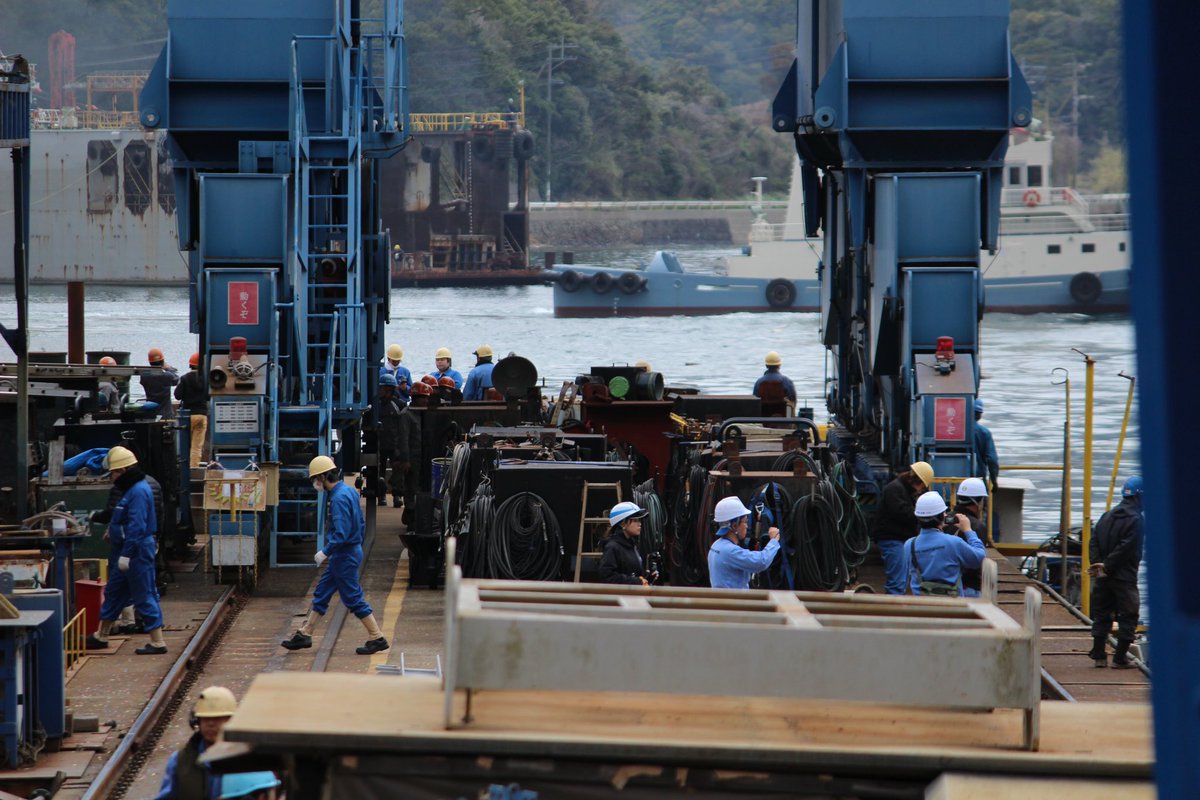 qunikidays's tweet photo. 船とひと。2024.03.28
#進水式 #造船 #ものづくり #大分県 #佐伯市 #Oita #Shipbuilding #観光 #ShipLaunching #産業観光 #おんせん県おおいた #おかえりなさいき #進水式を推進する会 #本田重工業 #おめでとうございます https://t.co/aNtZFqy2TA