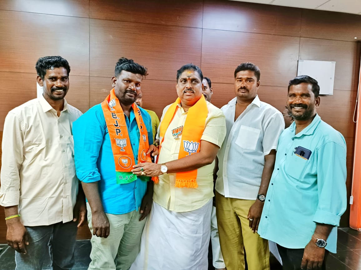 ANamassivayam's tweet photo. ஆத்து வாய்க்கால் பேட் சமூக சேவகர் திரு .ராஜா அவர்கள் எனது தலைமையில் பாஜகவில் இணைந்தார்.

@BJP4India  @BJP4Puducherry  @JPNadda @blsanthosh @BlrNirmal 

#voteforANamassivayam2024 #voteBJP https://t.co/AvE7tmRZq6