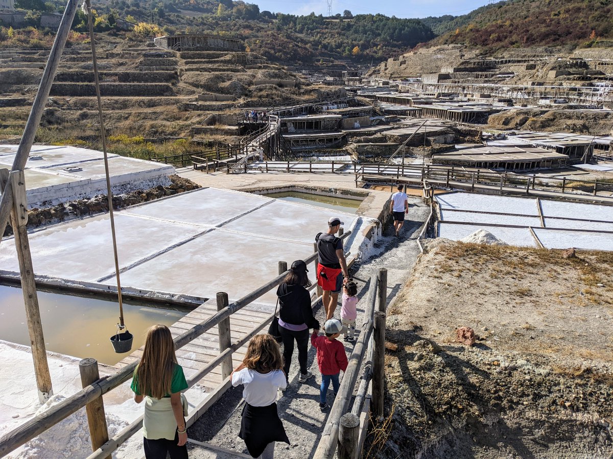 Historia milenaria en el Valle Salado de Salinas de Añana🧂🌍

⌛ Durante más de 7.000 años este valle ha estado produciendo sal de forma ininterrumpida en un paisaje al aire libre formado por miles de plataformas de evaporación.

Visítalo. ow.ly/nYC150QYyov

#VisitEuskadi