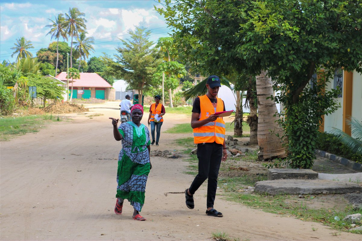 To ensure we collect the most accurate #data on household waste management, mappers walk with local leaders (Wajumbe). These leaders are introducing our mappers to their residents and helping them navigate safely in their communities. #SolidWasteManagement