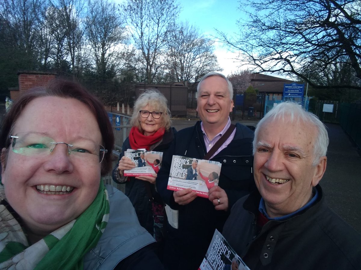 Fantastic to join <a href="/sally_hinkley/">Sally Hinkley</a> &amp; colleagues to speak to parents at <a href="/BelvedereTPA/">Belvedere Infant and Junior School TPA</a> about how Free School Meals support is helping them during cost of living crisis. Great to hear they’ll be supporting <a href="/SadiqKhan/">Sadiq Khan</a> @KMcKLabour &amp; <a href="/LondonLabour/">London Labour</a> on 2nd May 🌹
