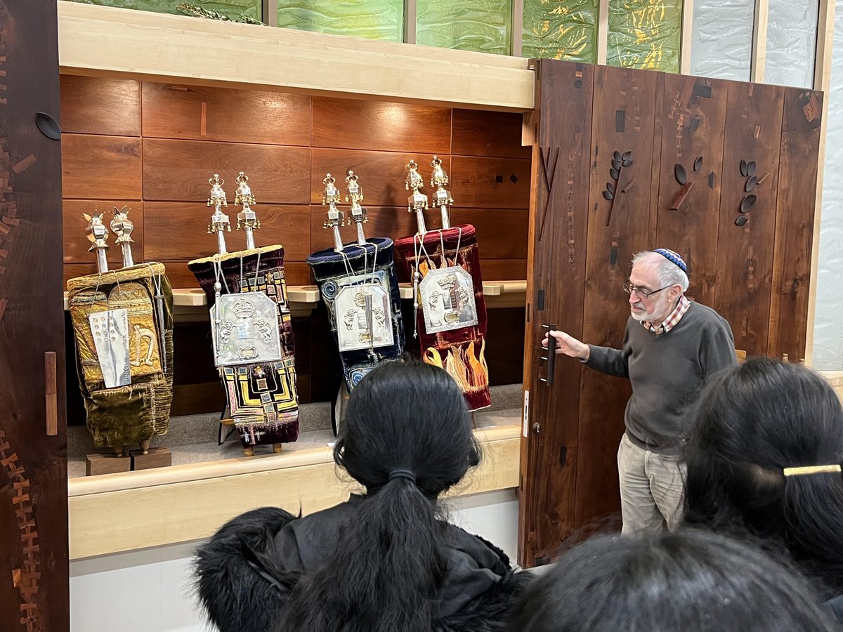 The 6th session of “Our Faith, Our Belief” Interfaith Dialogue Project at Wimbledon Synagogue yesterday. Students discussed issues & initiatives that identify practical actions in all levels of society for promoting interfaith & intercultural dialogue, tolerance and understanding