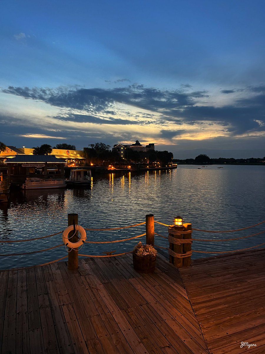 A pleasant evening walk around Sumter Lake, Leesburg, Florida