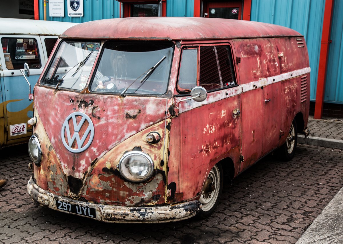 A patina VW split screen camper van outside @BodySoulAutoW in Cardiff. Just a little bit of rust on this one! 📸 @paulfearsphoto Check out gauges designed for the VW camper vans which can be seen on smiths-instruments.co.uk/brands/volkswa… #vwcamper #patinavw #vwvan