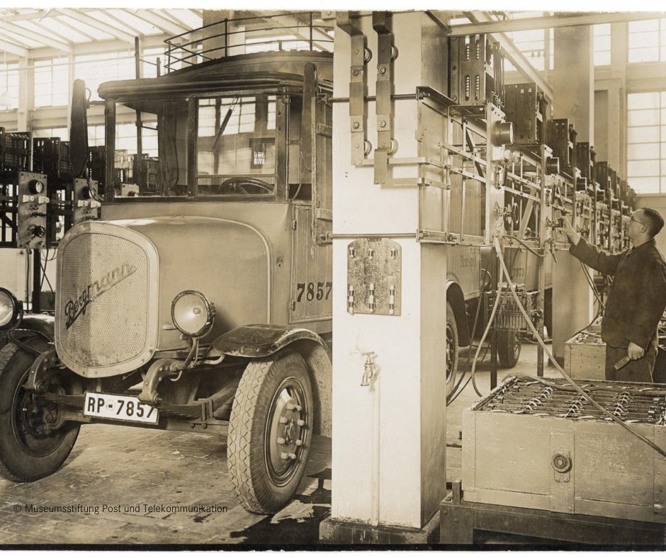 Charging up! This is what the Berlin charging stations for our Bergmann electric mail trucks 🚚⚡️looked like back in 1932. #DHL #TBT #DHLHistory #eMobility #ThrowbackThursday