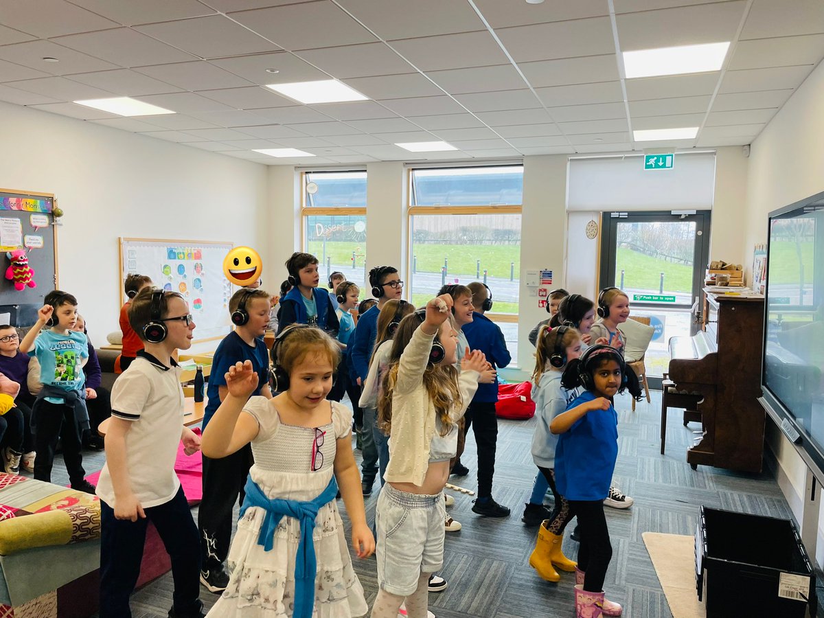 It’s Easter House Day!!! 🐣💜 The Falcons are enjoying team games and the Owls are having fun at the Silent Disco this morning! 💚💙❤️💛 #TeamSouthdale