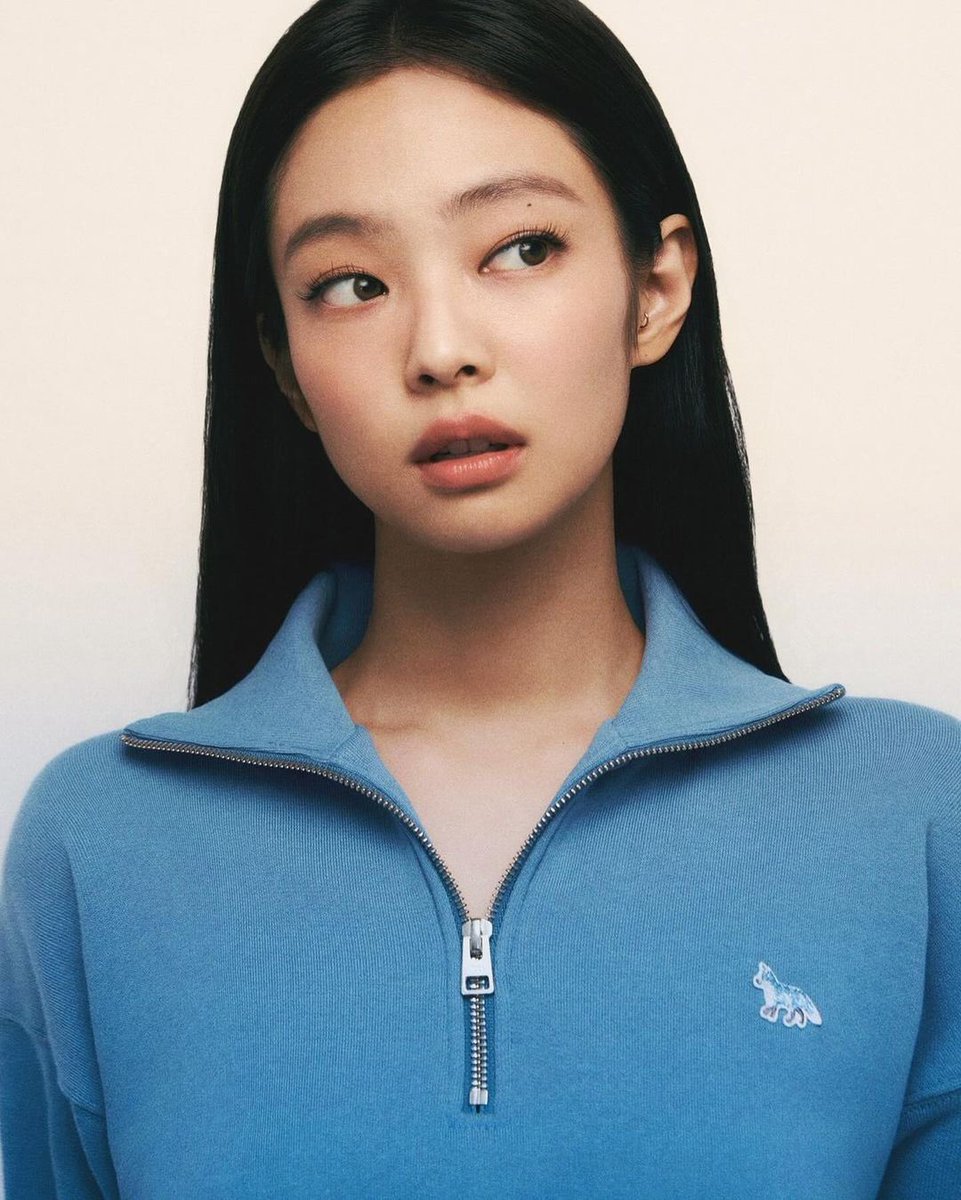 Freshly launched is the Maison Kitsune #BabyFox campaign starring @BLACKPINK Jennie, and apparently, many of the looks she wore have already sold out on the brand site!

#MaisonKitsune #JENNIE #JENNIExMaisonKitsune #BLACKPINK #blackpinkjennie