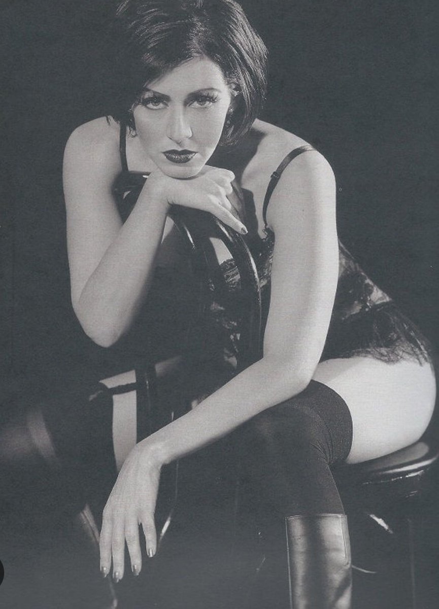 MsJoelyFisher's tweet image. World Theatre Day #WorldTheatreDay #whatgoodissittingaloneinyourroom #maybethistime #sallybowles #toodlepip