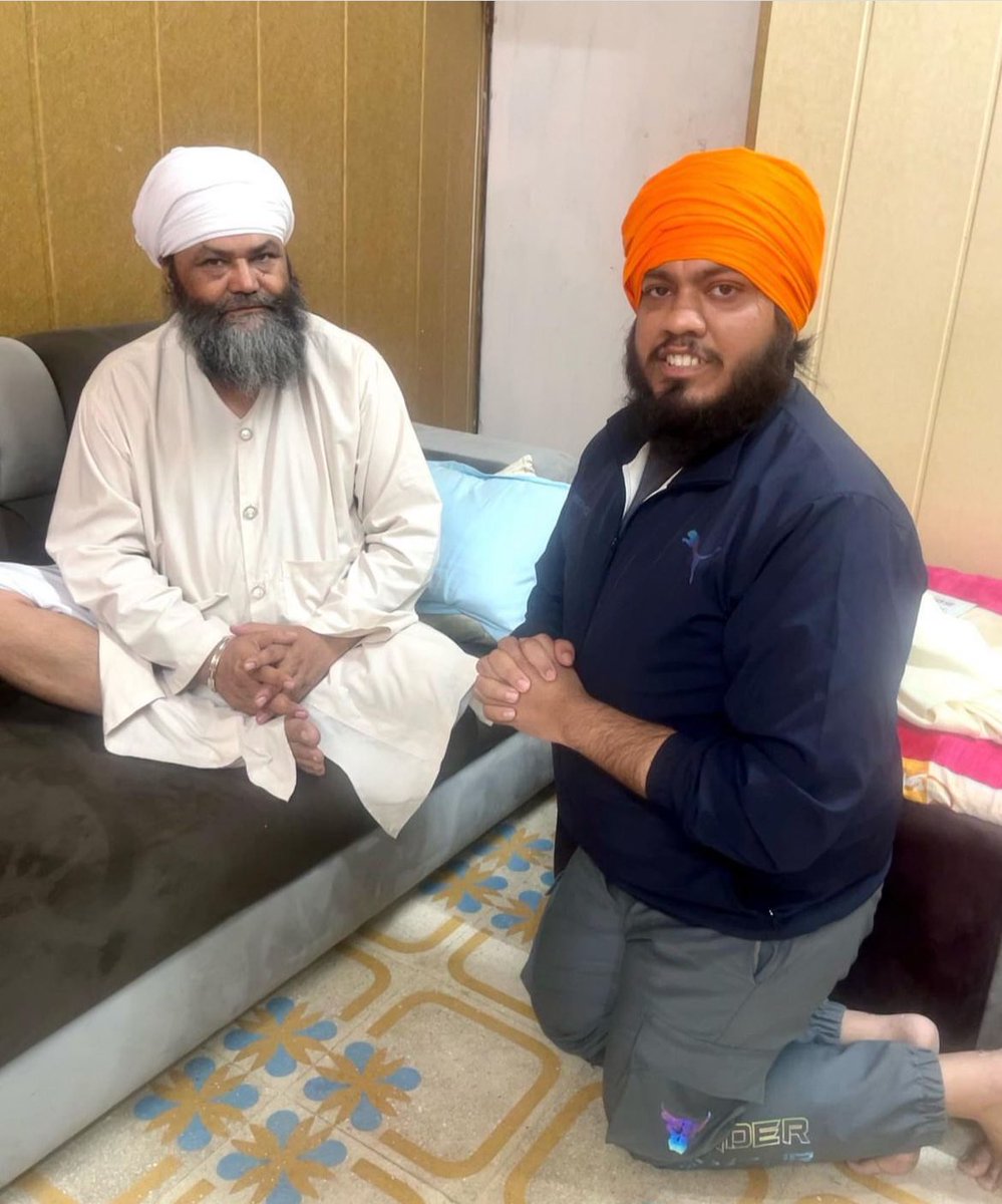 A very sad news coming from Nanakmatta Sahib , Baba Tarsem Singh Ji (Jathedar Kar Sewa) was shot dead by two gun men in morning today .. @pushkardhami Please look into this matter and Culprit should be arrested #Sikh #Sikhi  #UdhamSinghNagar #NanakmattaSahib #Uttrakhand