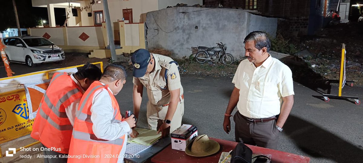 DEOBIDAR's tweet photo. Deputy Commissioner and SP sir visited Almaspur check post. https://t.co/cdFY8K1zl6