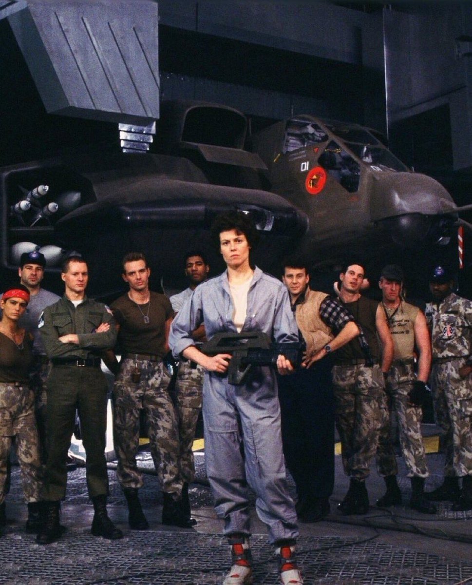Lilithmyers97's tweet photo. Are you a fan of Aliens 1986? 👍 or 👎 https://t.co/CAP4A4wCFG