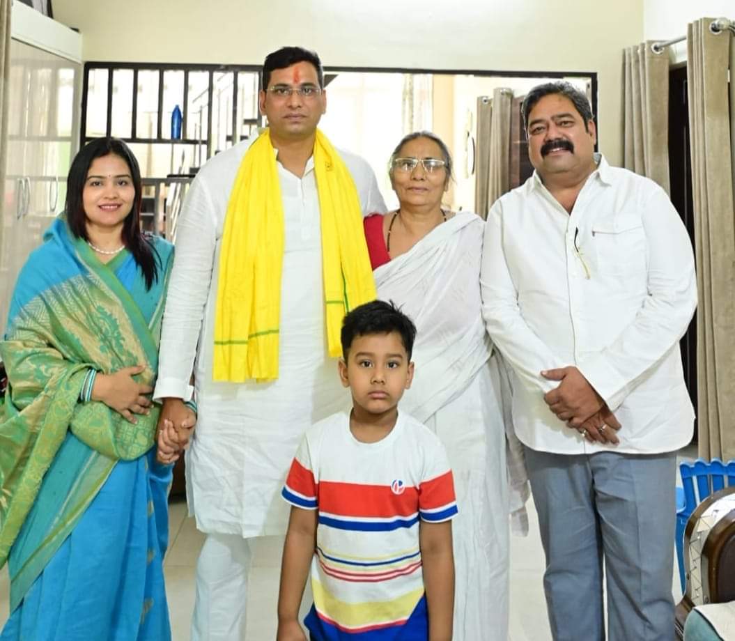 मां के आशीर्वाद के साथ बिलासपुर यात्रा के लिए प्रस्थान किया 

#congress #LokSabhaElections2024 #chhattisgarh #bilaspur #bhilai